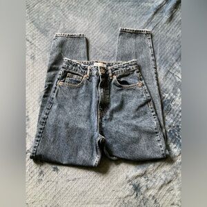 Zara Washed Blue Denim Jeans with Contrast Stitching, size 2, cute and comfy